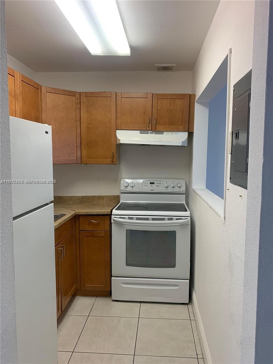 241 SE 9th Ave # 106, Pompano Beach FL 33060 photo 3