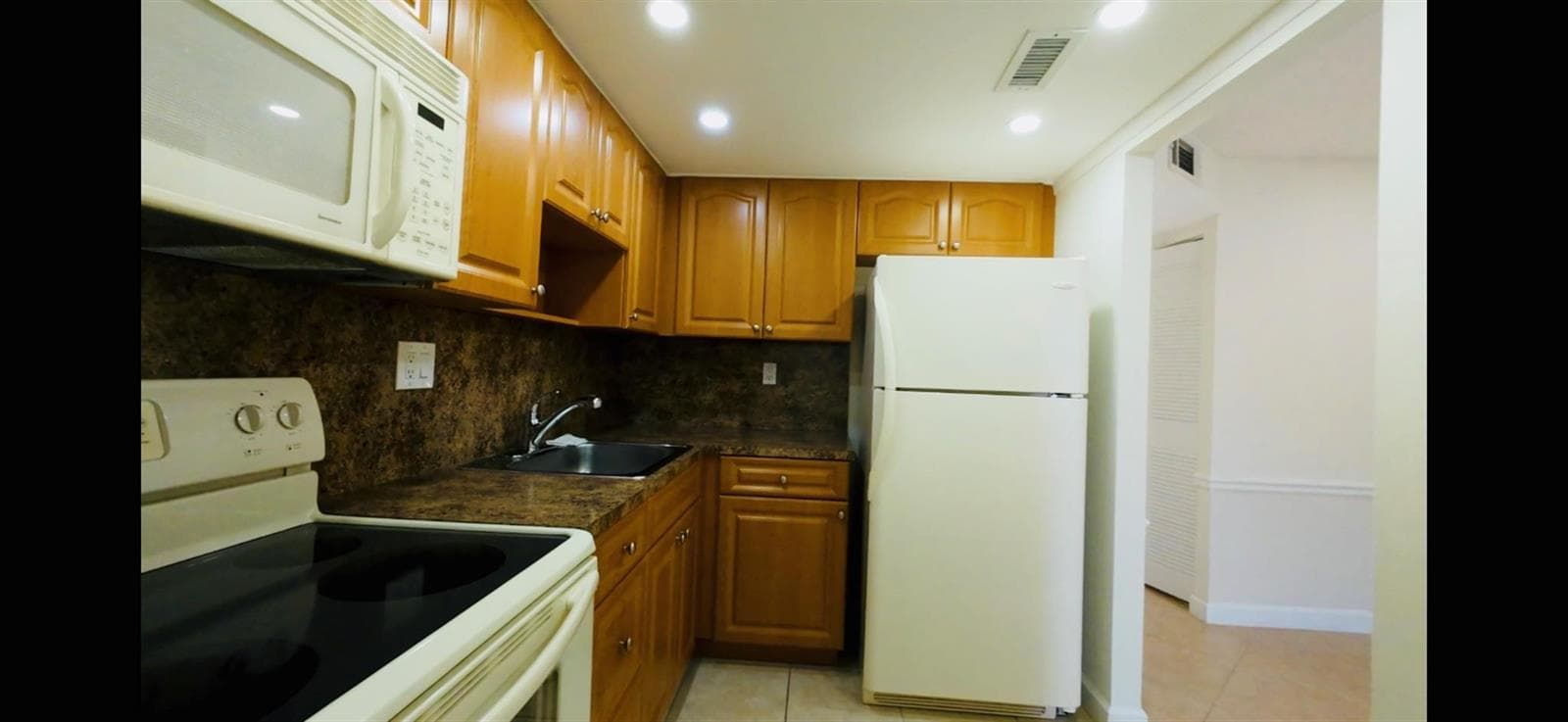 9101 Sunrise Lakes Boulevard, Sunrise FL 33322 photo 5