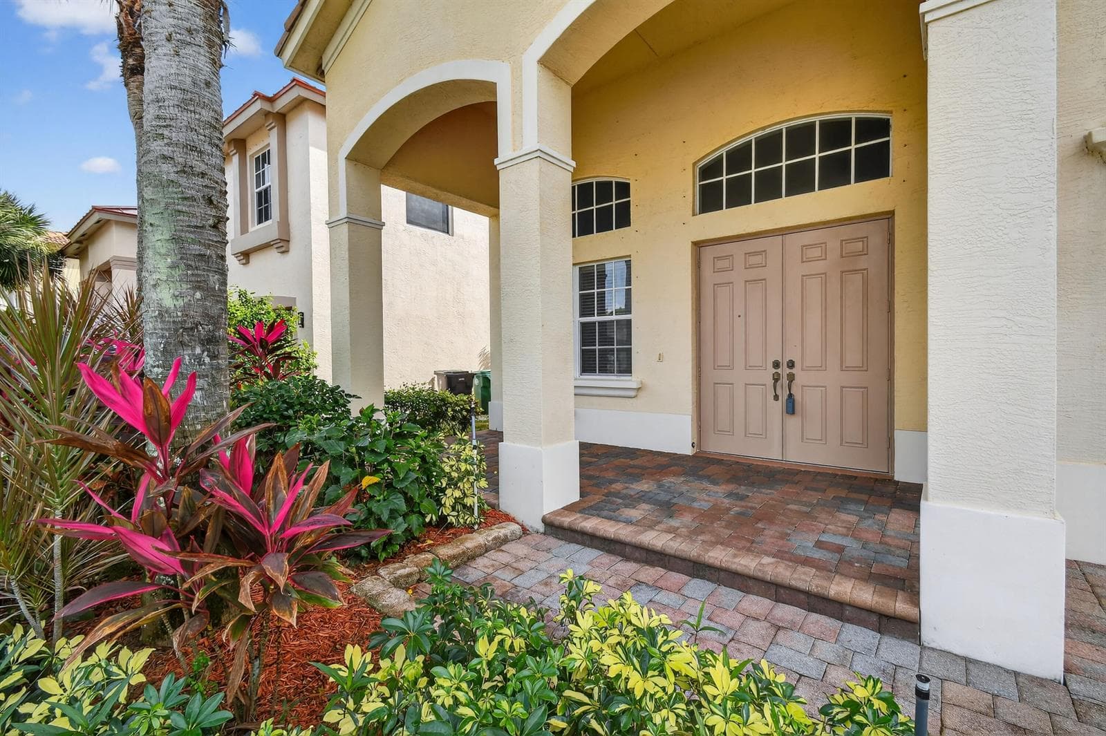 2205 SW Newport Isles Boulevard, Port St. Lucie FL 34953 photo 2