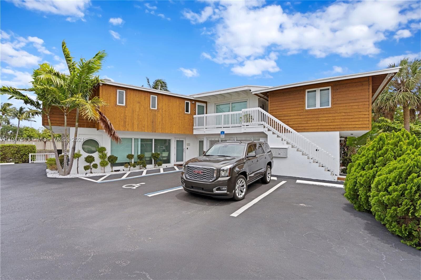 2200 NE 26th Street, Wilton Manors FL 33305 photo 2