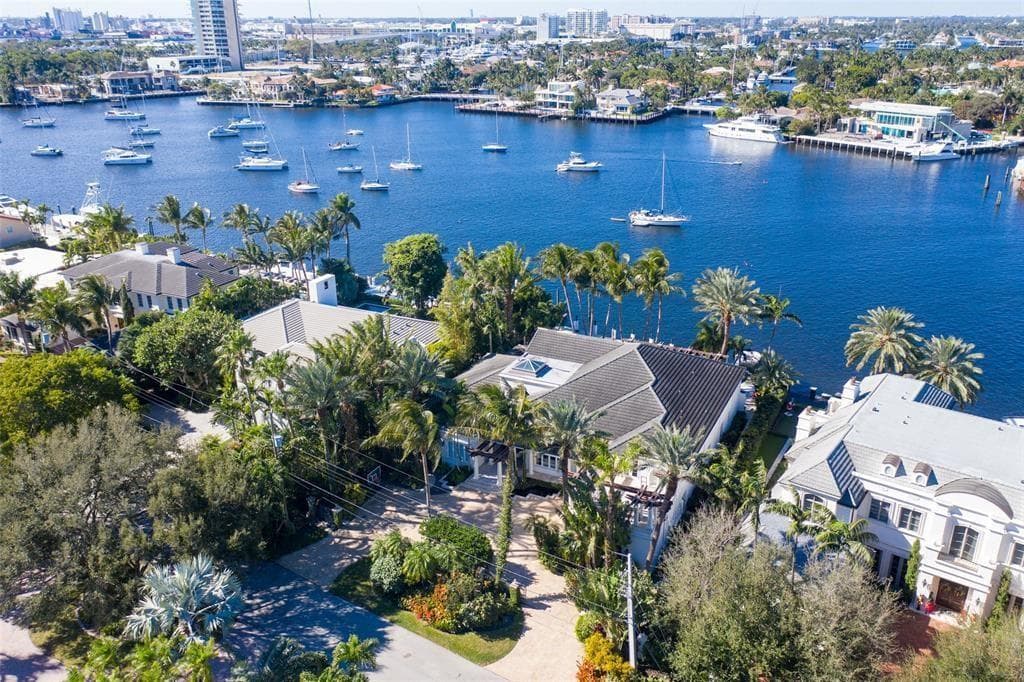 1313 E Lake Drive, Fort Lauderdale FL 33316 photo 2