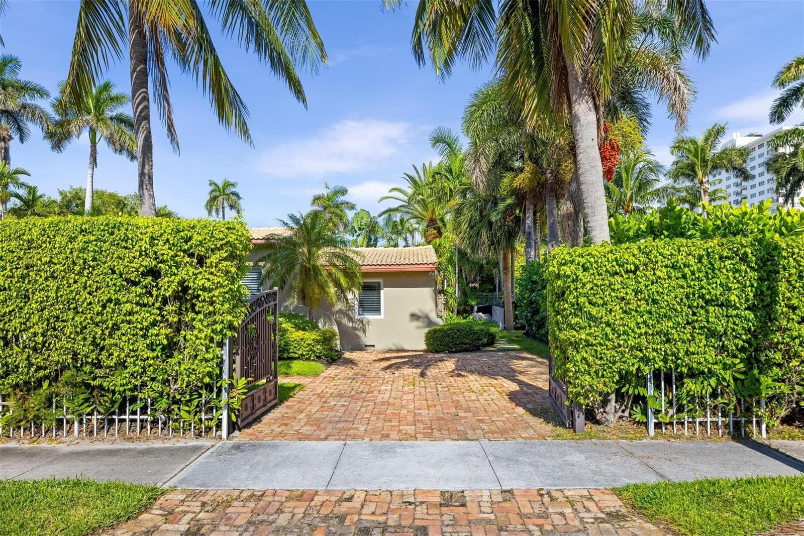 359 Poinciana Drive, Fort Lauderdale FL 33301 photo 3