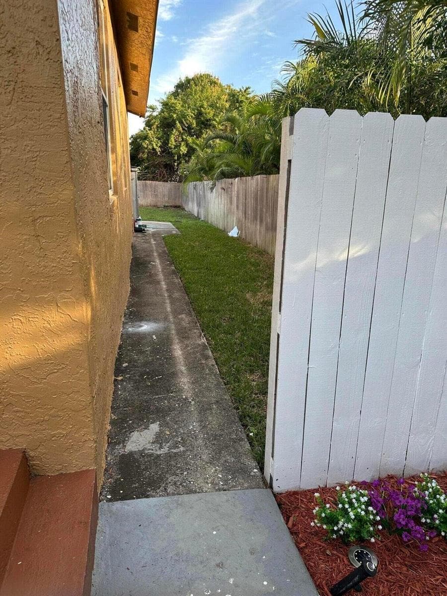 833 Briggs Street Street, West Palm Beach FL 33405 photo 3