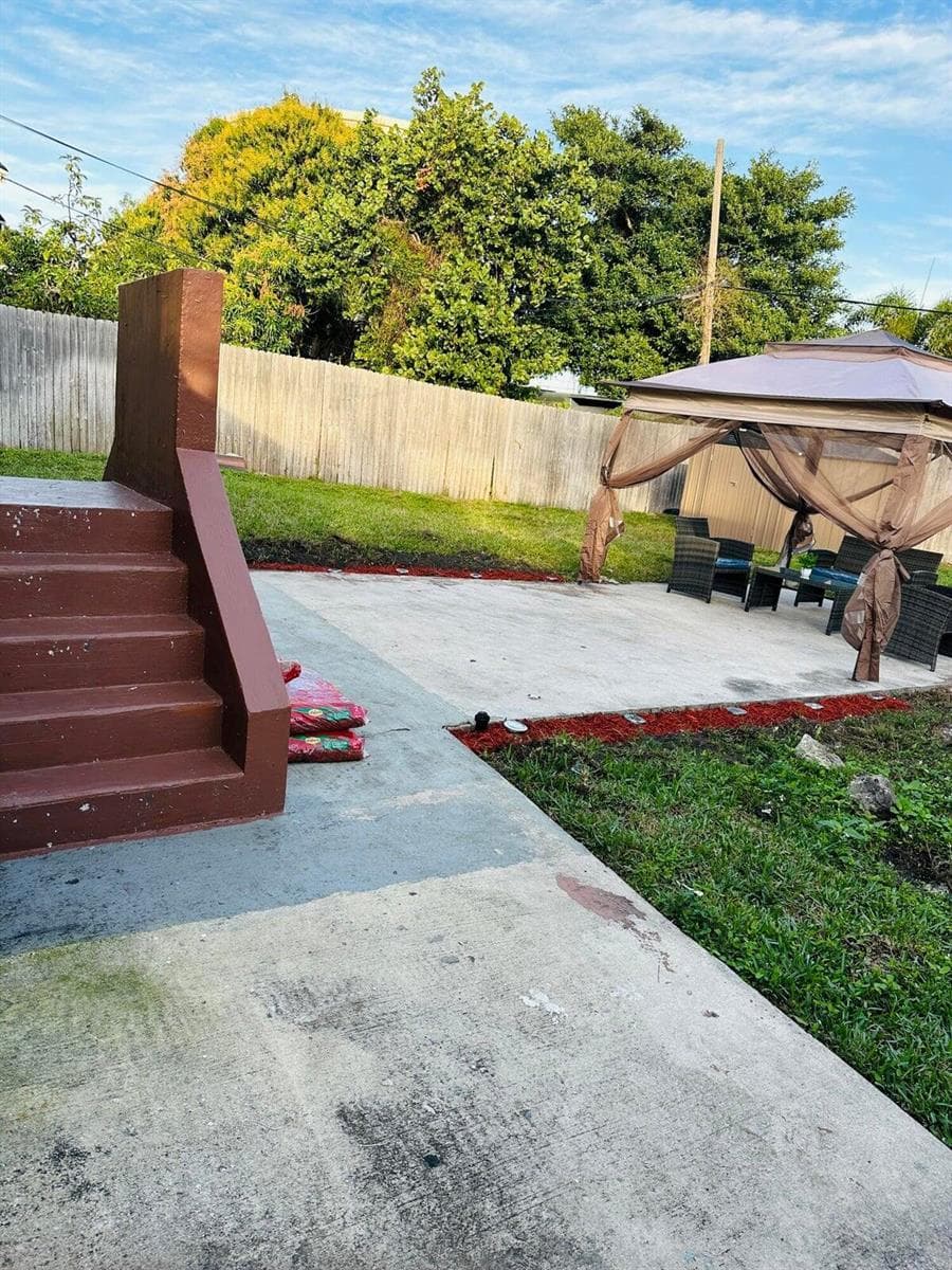 833 Briggs Street Street, West Palm Beach FL 33405 photo 5