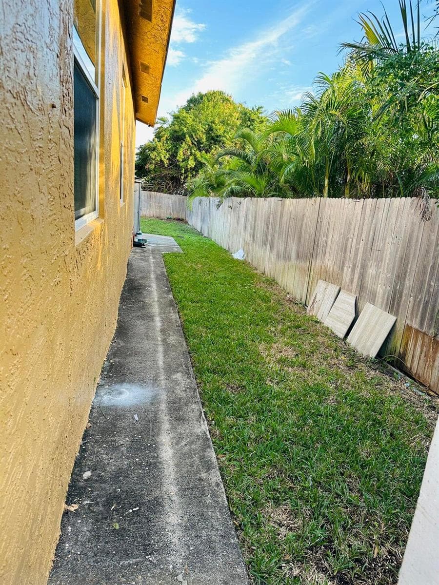 833 Briggs Street Street, West Palm Beach FL 33405 photo 4