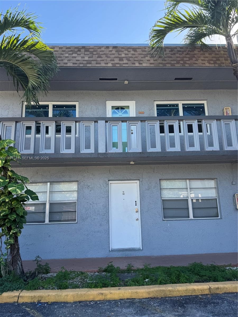 4717 SW 33rd Ave # 202, Dania Beach FL 33312