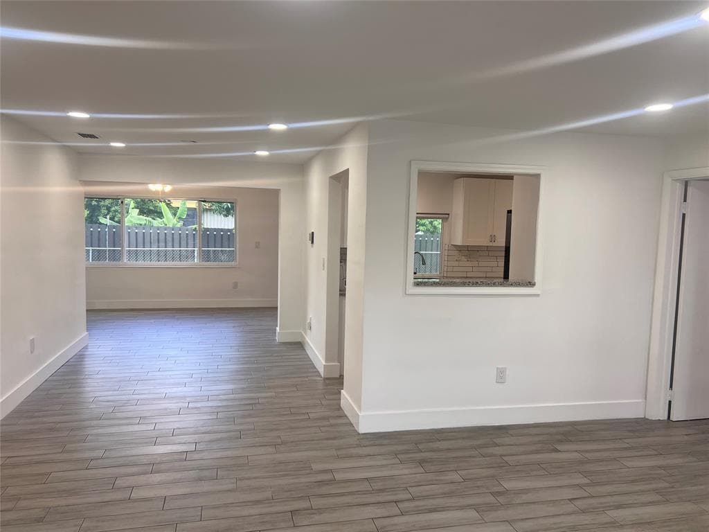 8361 NW 27th Place, Sunrise FL 33322 photo 2