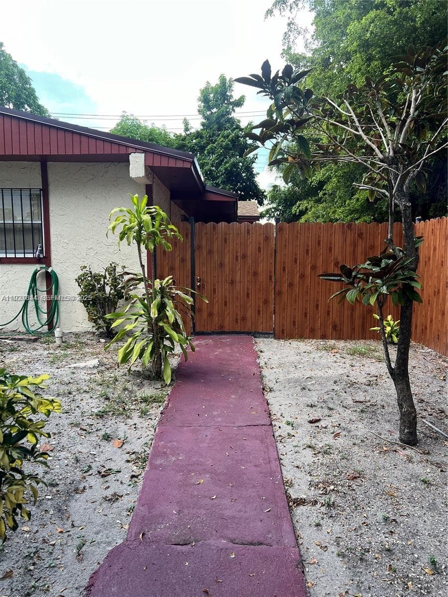 1581 NE 117 ST, Miami FL 33161 photo 3