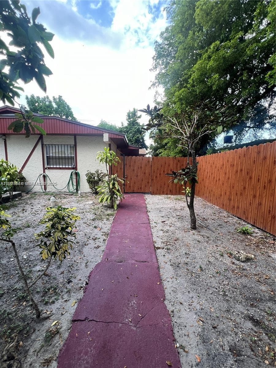 1581 NE 117 ST, Miami FL 33161 photo 4