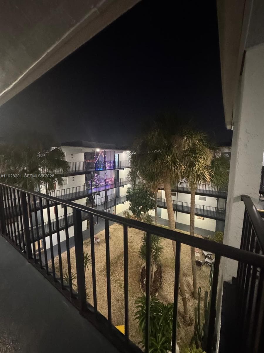 2800 SOMESET DR # 404, Lauderdale Lakes FL 33311