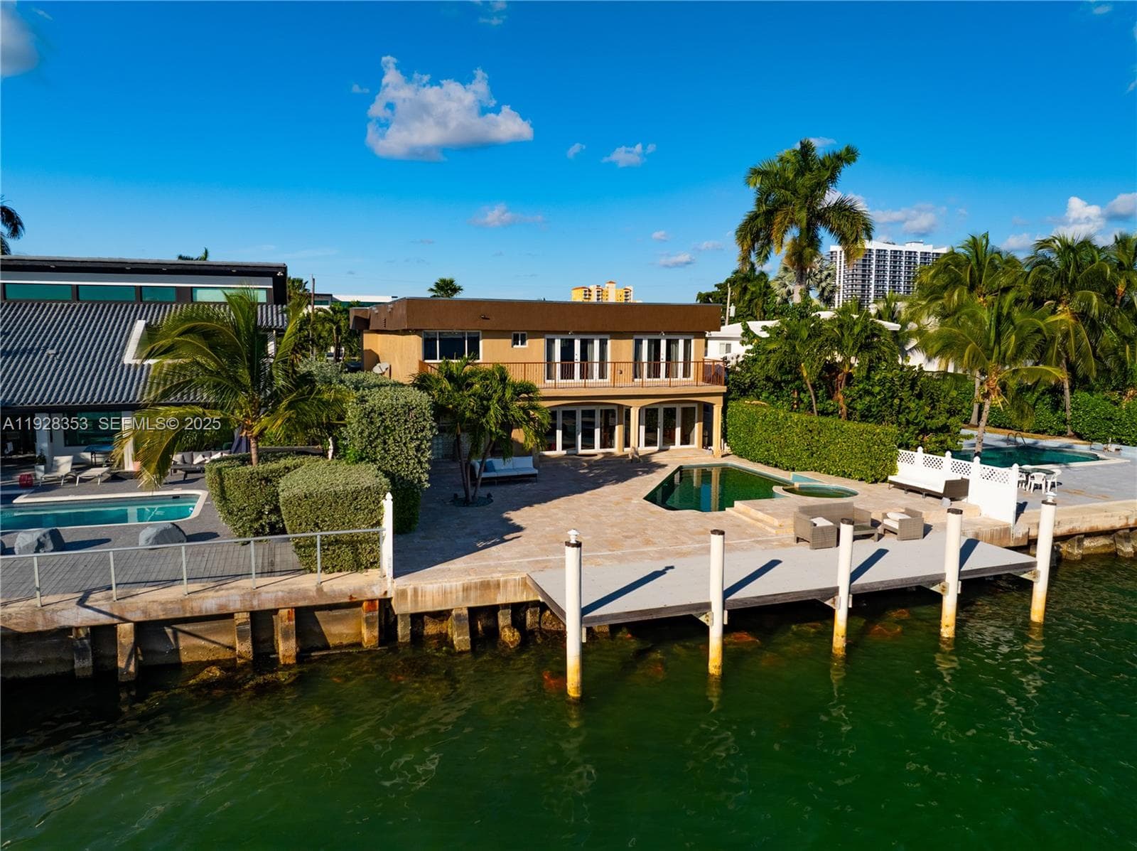 1500 S Treasure Dr, North Bay Village FL 33141 photo 4