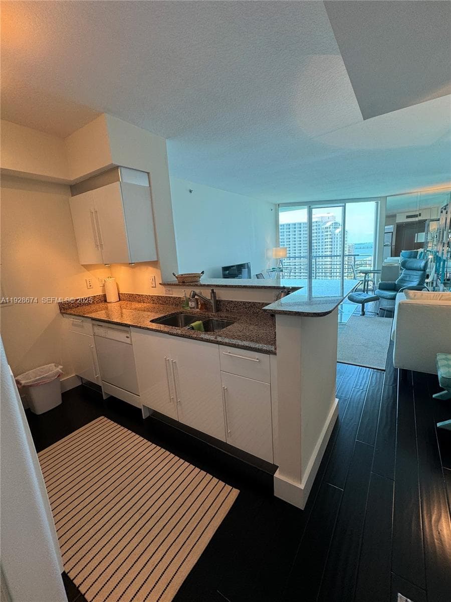 335 S Biscayne Blvd # 2403, Miami FL 33131 photo 4