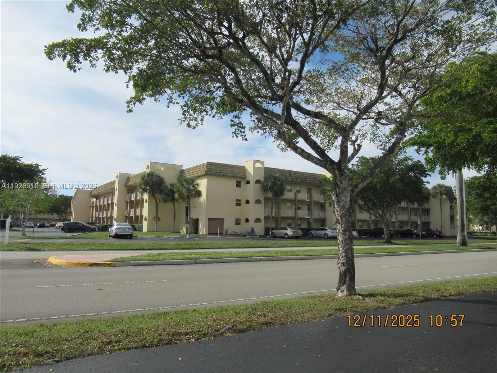 8285 Sunrise Lakes Blvd # 208, Sunrise FL 33322