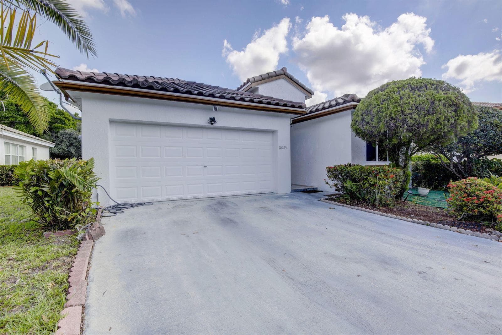 10245 SW 16th Court, Pembroke Pines FL 33025 photo 2