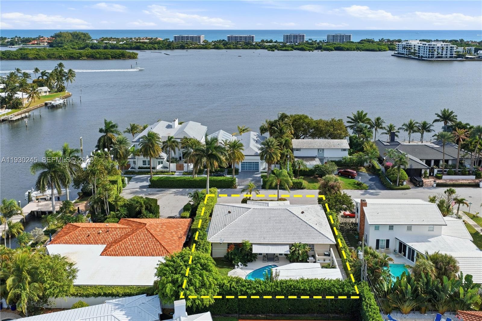 2607 Holy Cross Ln, Lake Worth FL 33460 photo 4