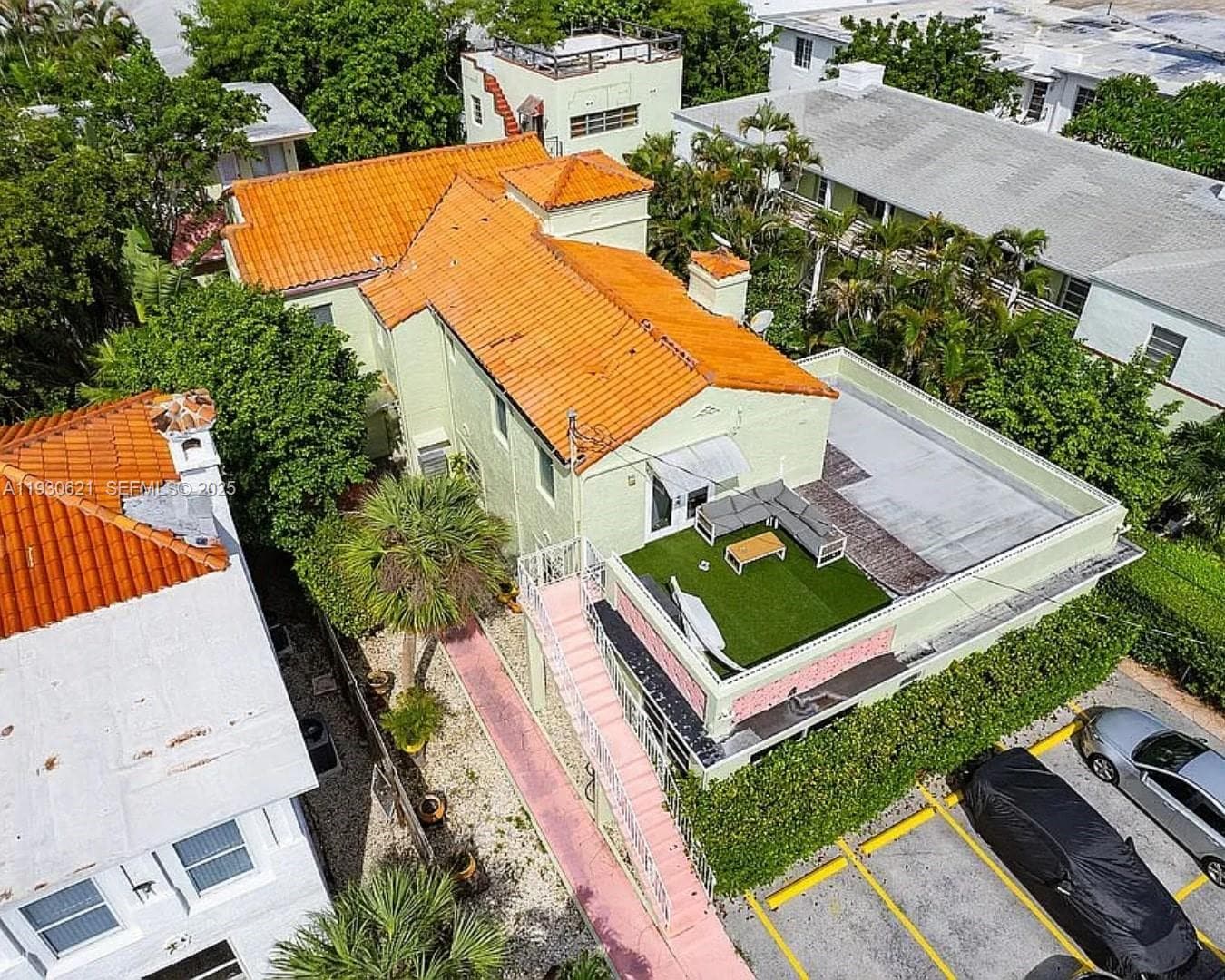 2822 Pine Tree Dr, Miami Beach FL 33140 photo 2