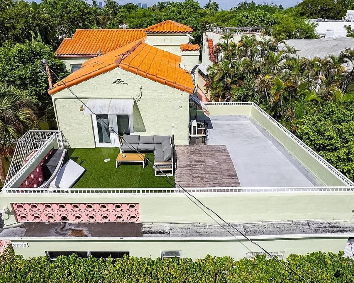 2822 Pine Tree Dr, Miami Beach FL 33140 photo 4
