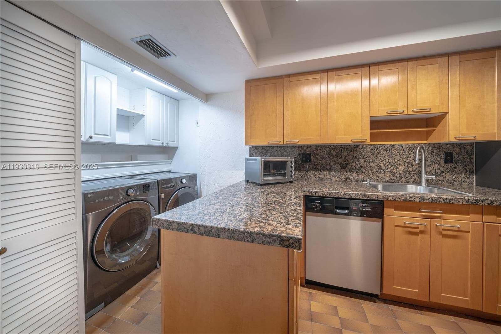 19212 NE 25th Ave # 283D, Miami FL 33180 photo 4