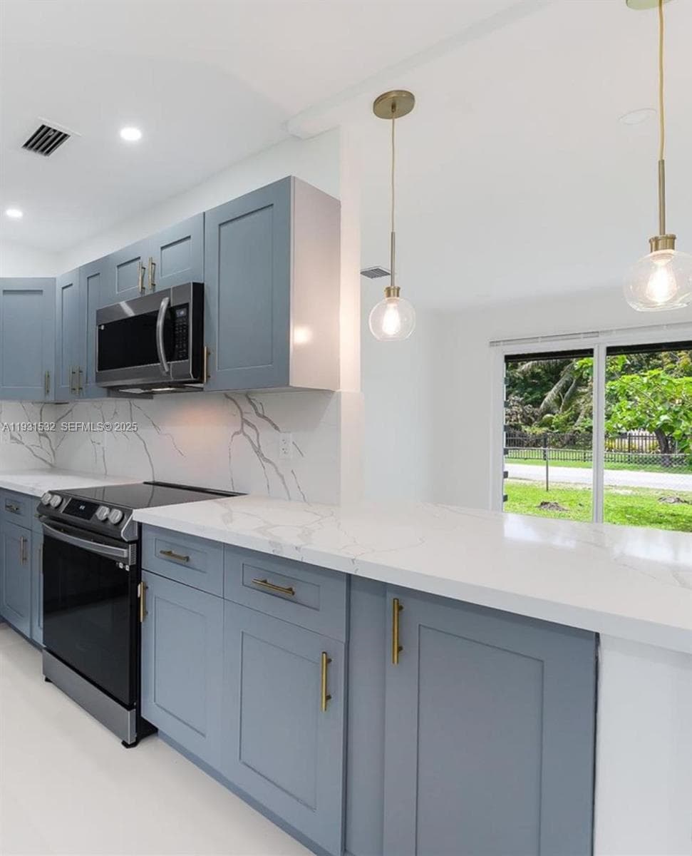 851 NW 146th St, Miami FL 33168 photo 2
