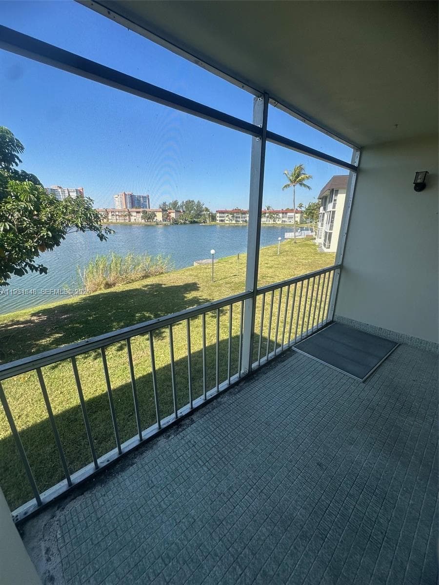 1530 NE 191st St # 205, Miami FL 33179 photo 3