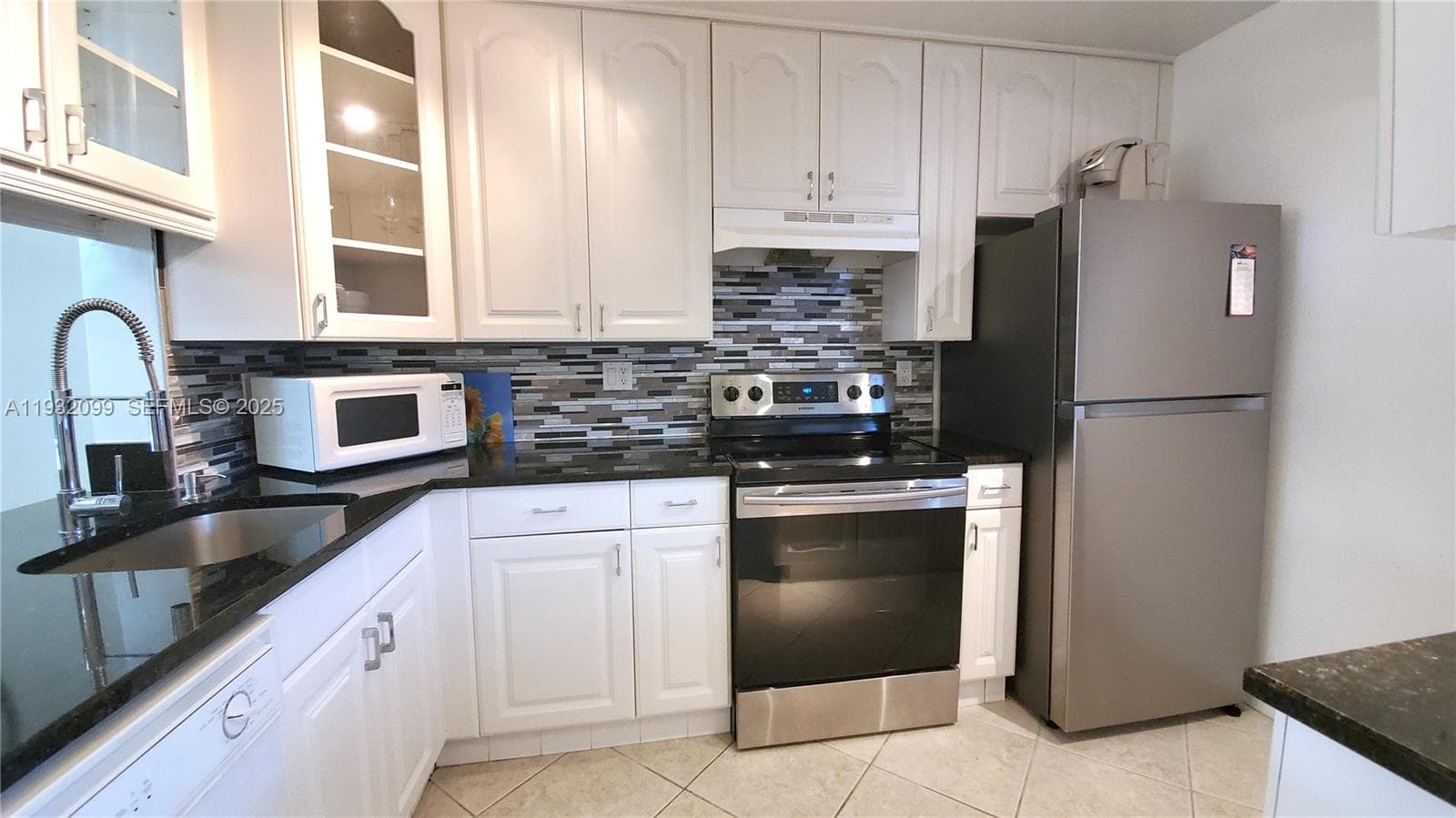 470 Paradise Isle Blvd # 309, Hallandale Beach FL 33009 photo 4