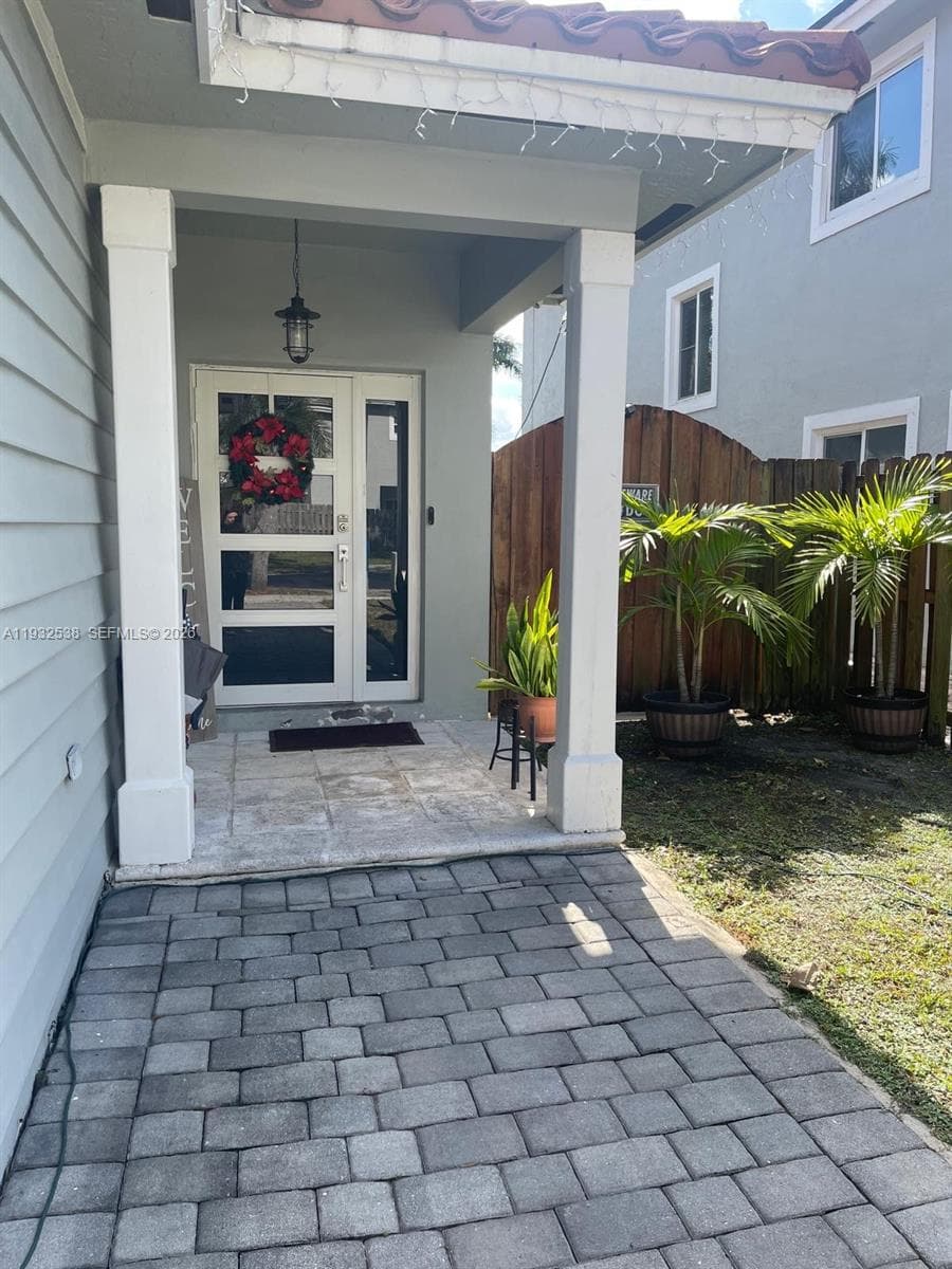 3134 NE 3rd Dr, Homestead FL 33033 photo 3