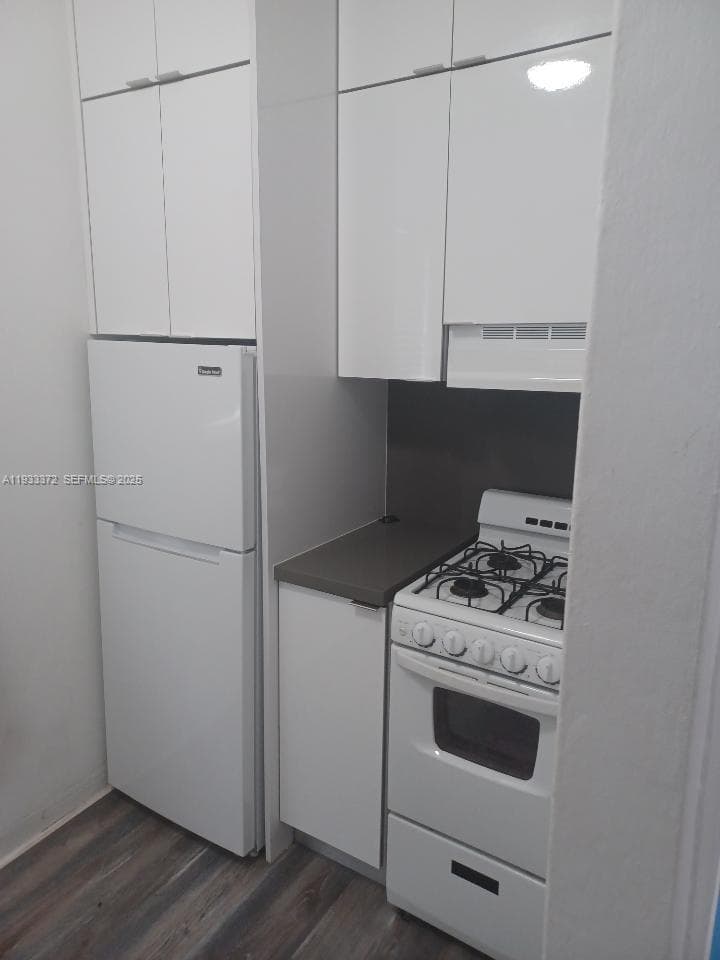 6950 Byron Ave # 2, Miami Beach FL 33141 photo 3