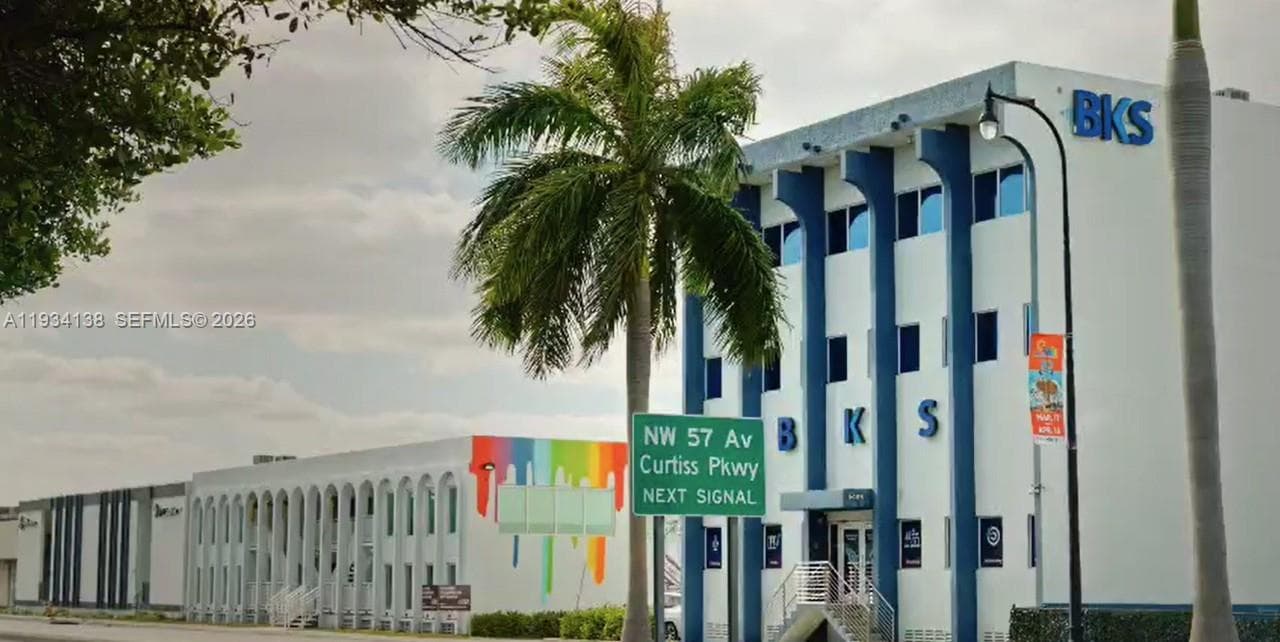 5465 NW 36th St, Miami Springs FL 33166