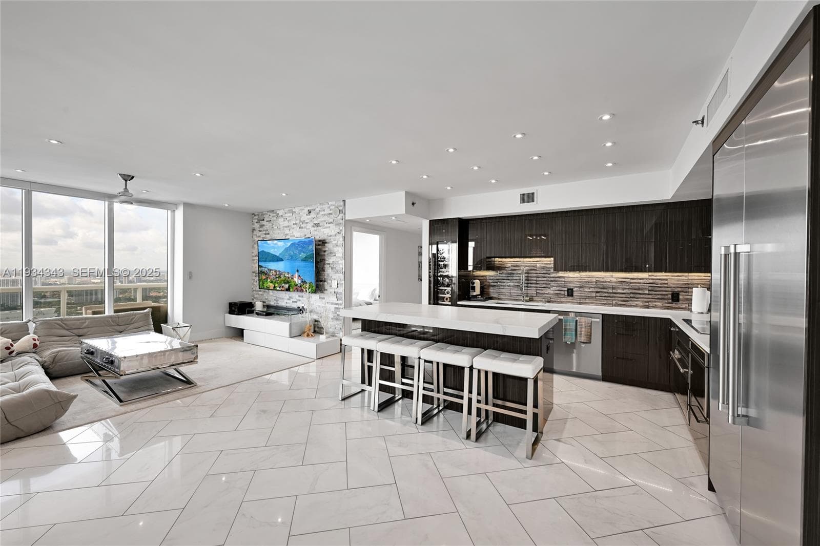 1850 S Ocean Dr, Hallandale Beach FL 33009 photo 3