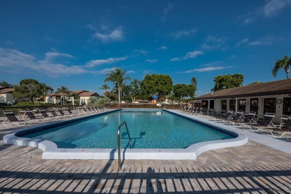 4765 Sable Pine Circle # B1, West Palm Beach FL 33417 photo 2