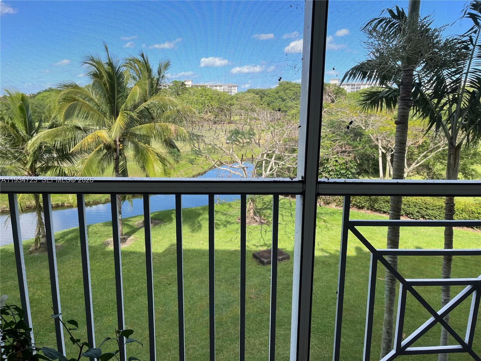 3500 Oaks Clubhouse Dr # 308, Pompano Beach FL 33069 photo 3