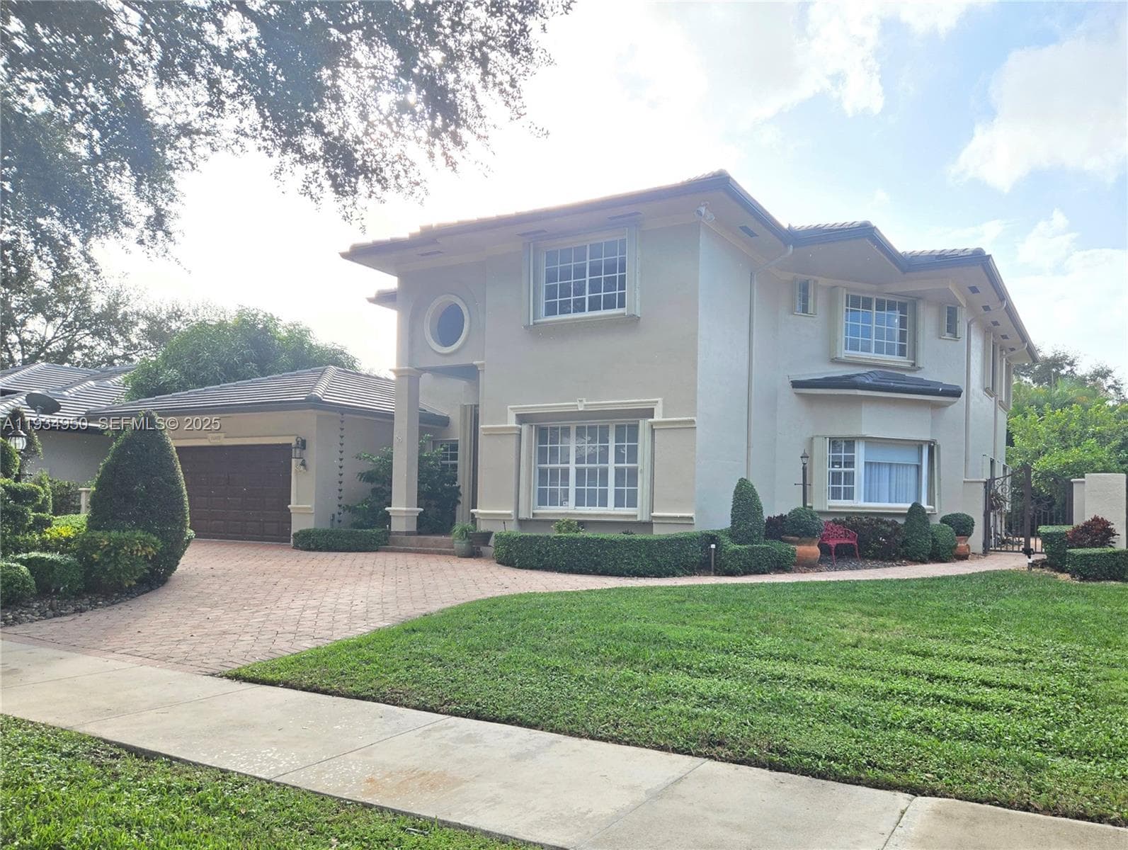 16422 NW 83rd Pl, Miami Lakes FL 33016 photo 2