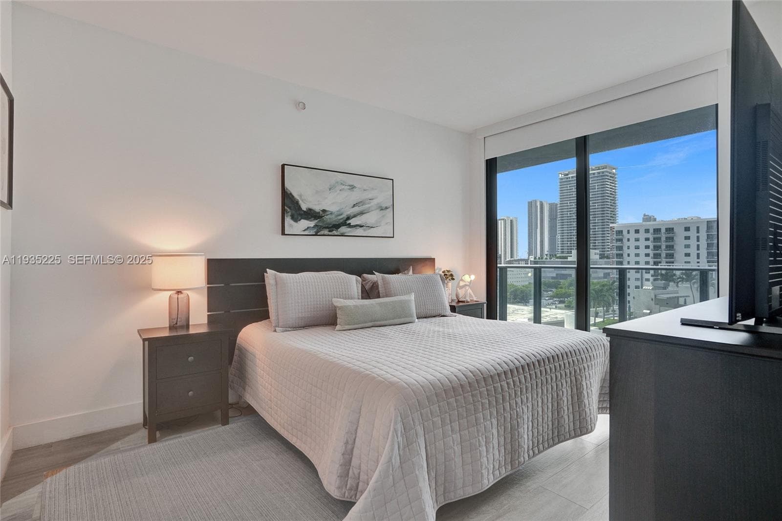 121 NE 34th St # 902, Miami FL 33137 photo 2