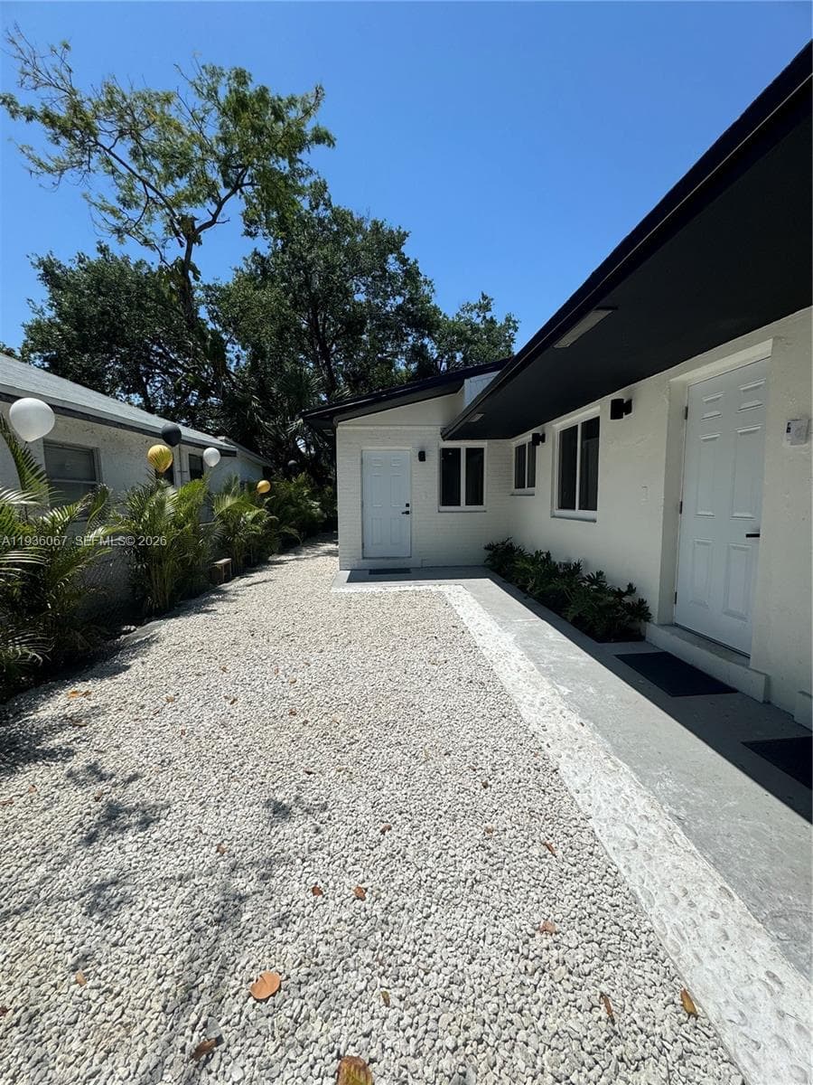111 NW 7th Ave, Dania Beach FL 33004 photo 4