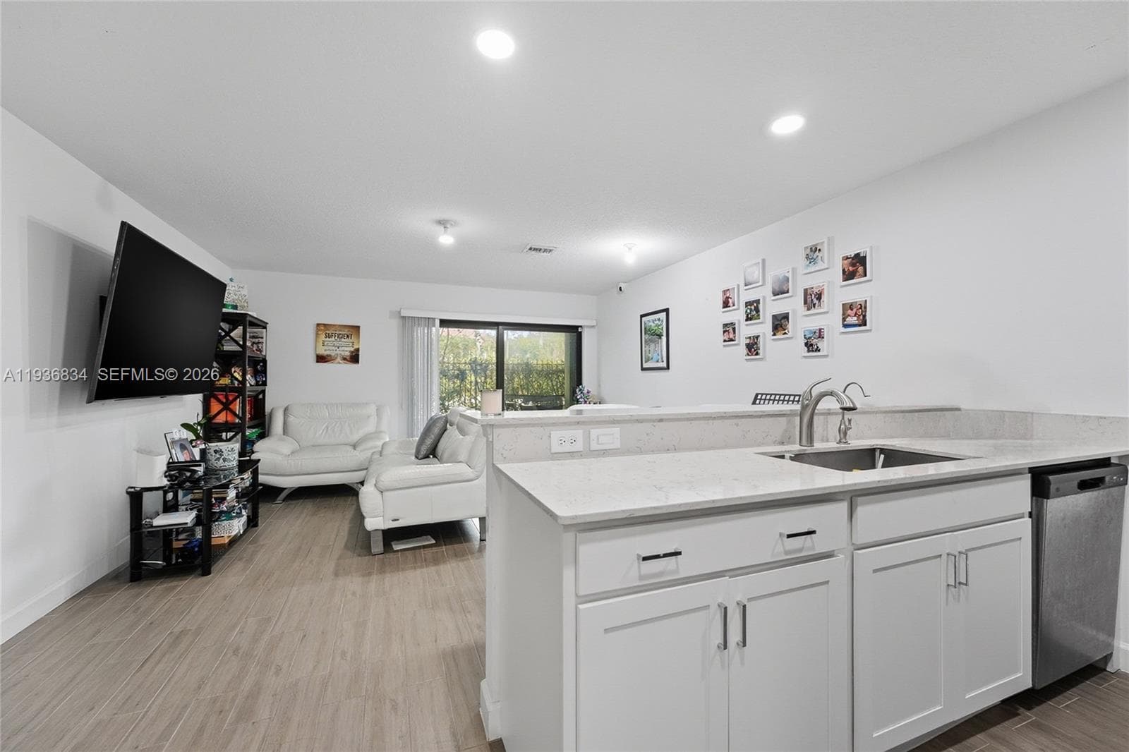5059 Genove Pl, Riviera Beach FL 33410 photo 4