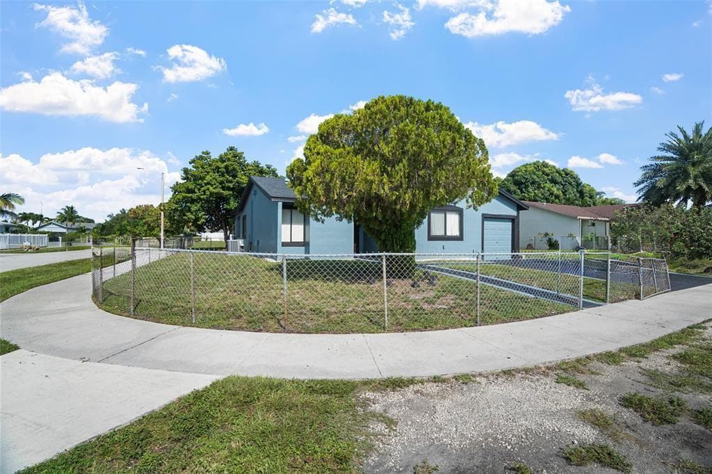 20239 NW 33rd Court, Miami Gardens FL 33056 photo 2