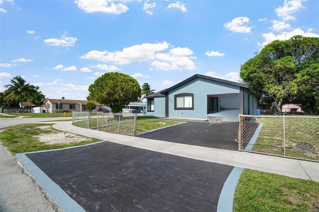 20239 NW 33rd Court, Miami Gardens FL 33056 photo 3