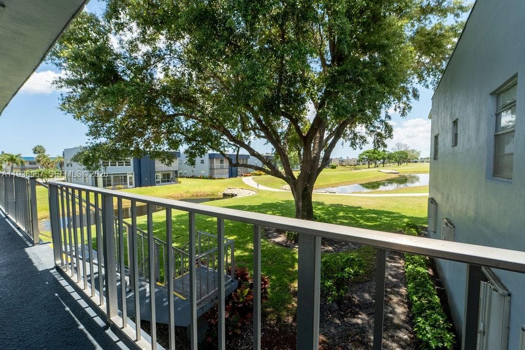 938 Normandy T # T938, Delray Beach FL 33484 photo 2