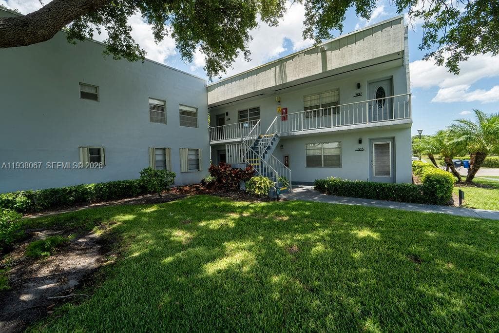 938 Normandy T # T938, Delray Beach FL 33484 photo 3