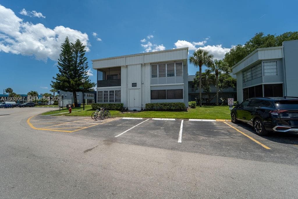 938 Normandy T # T938, Delray Beach FL 33484 photo 4