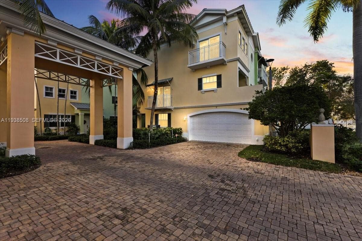 630 SE 15th St # 3, Fort Lauderdale FL 33316 photo 2