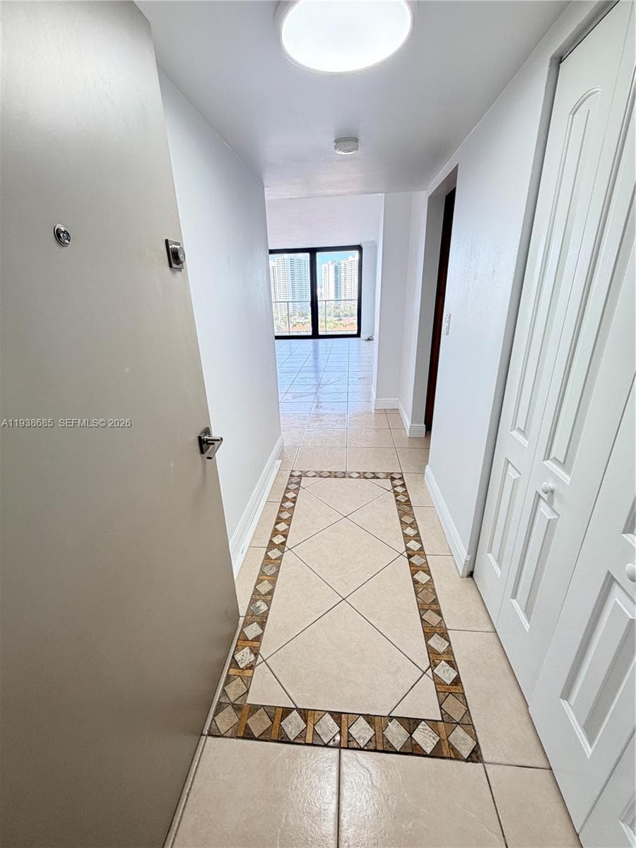 3701 N Country Club Dr # 1901, Aventura FL 33180 photo 2