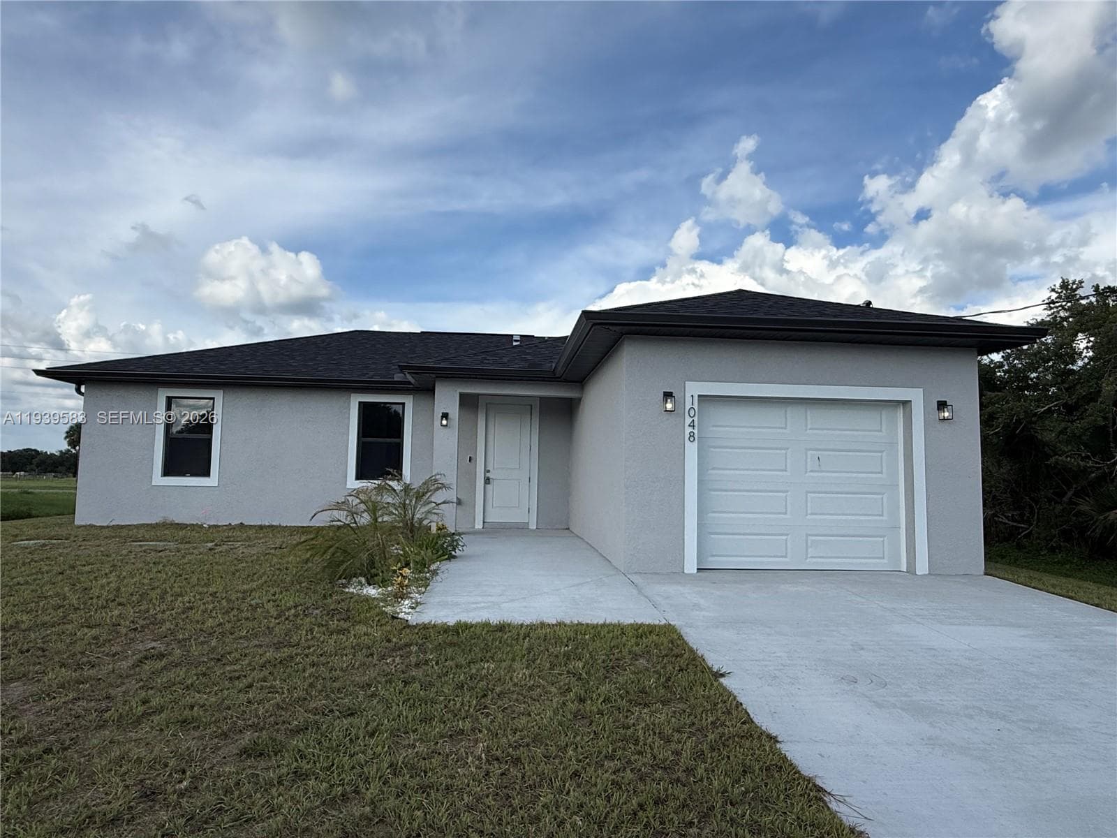 1048 Jay Ct, La Belle FL 33935 photo 2