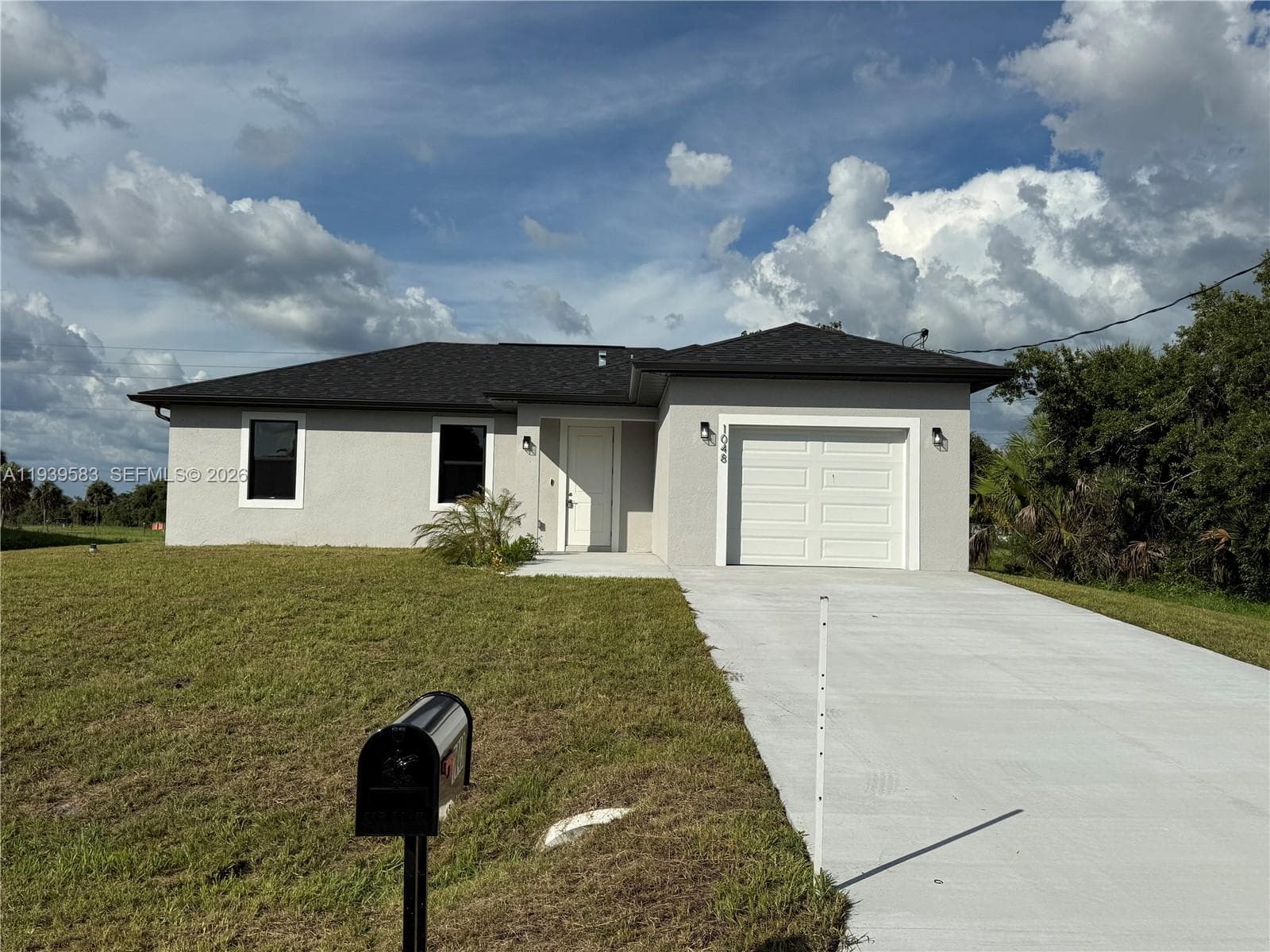 1048 Jay Ct, La Belle FL 33935 photo 4