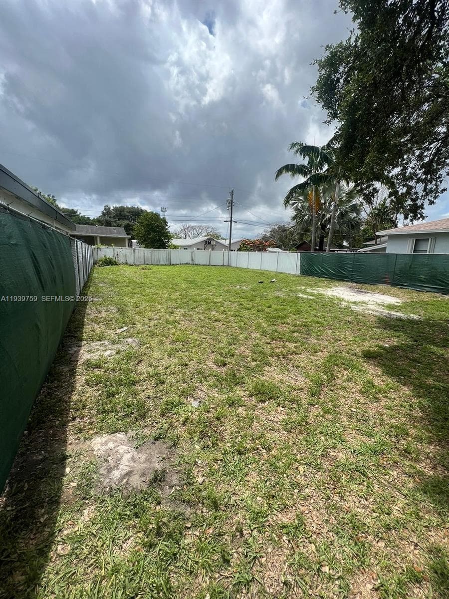 6122 Garfield St, Hollywood FL 33024 photo 3