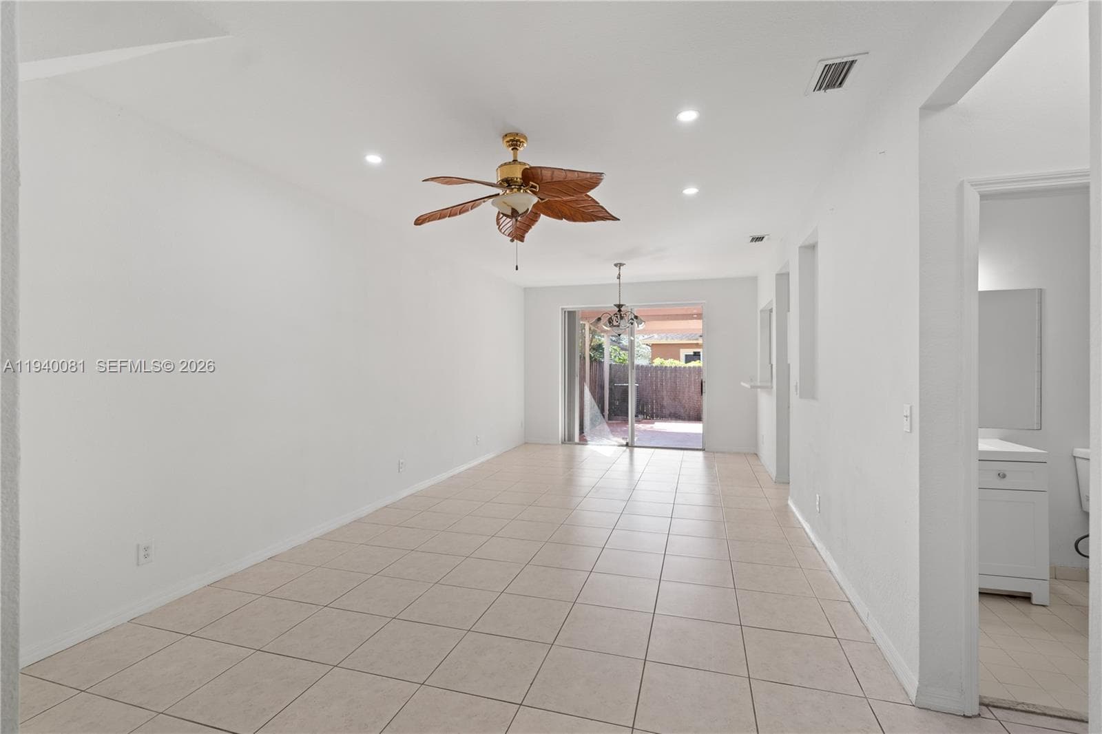 1564 SW 2nd St, Homestead FL 33030 photo 2