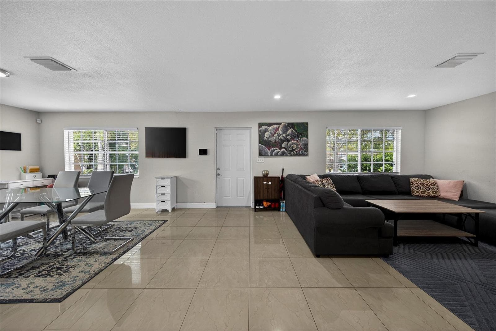 348 NW 40th Court, Oakland Park FL 33309 photo 2
