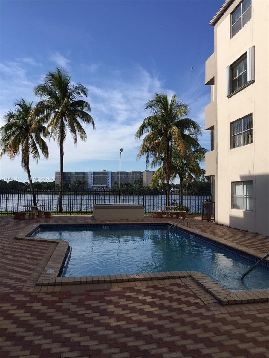 5505 NW 7th St # W406, Miami FL 33126 photo 2