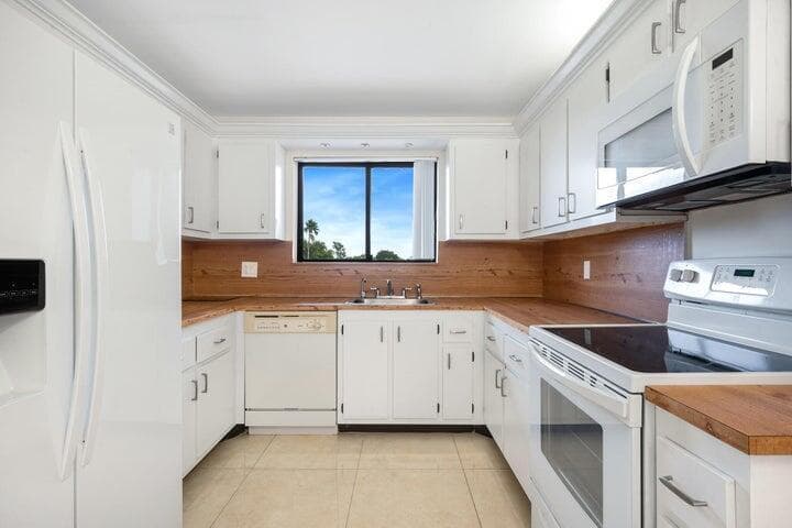 7770 Tahiti Lane # 405, Lake Worth FL 33467 photo 2