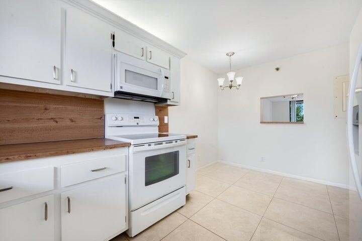 7770 Tahiti Lane # 405, Lake Worth FL 33467 photo 3